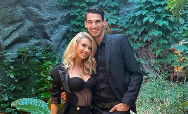 Andreea Bălan a răbufnit în mediul online, după ce o femeie i-a spus să-l lase singur la turnee pe Victor Cornea